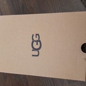 UGG Ladies Shoes Size 9 Brand New